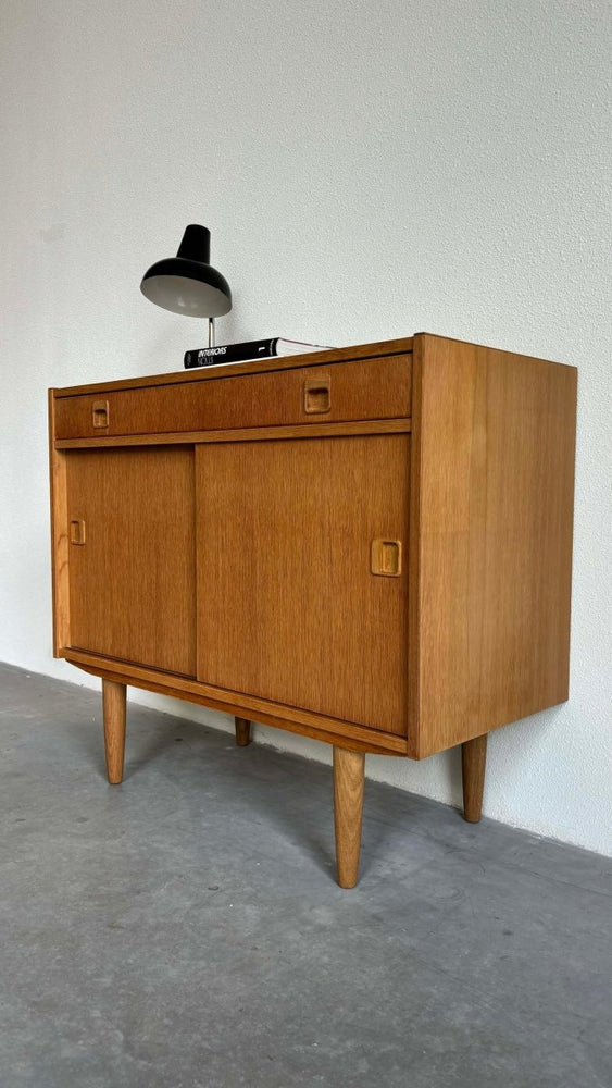 
                  
                    Sideboard eiken lade + deurtjes - LOUI.STORE
                  
                