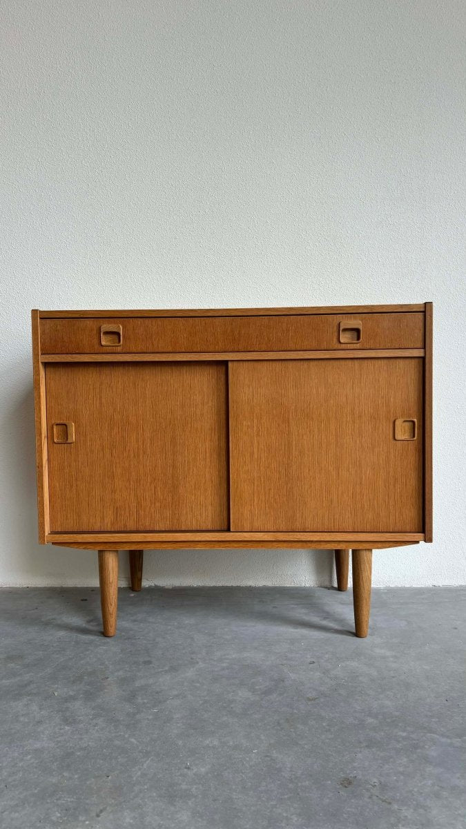 
                  
                    Sideboard eiken lade + deurtjes - LOUI.STORE
                  
                