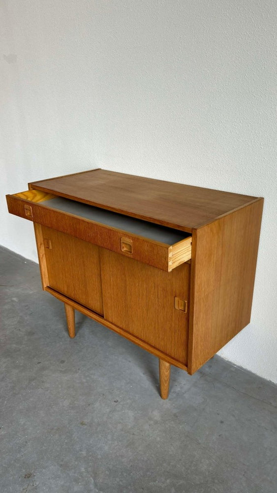 
                  
                    Sideboard eiken lade + deurtjes - LOUI.STORE
                  
                