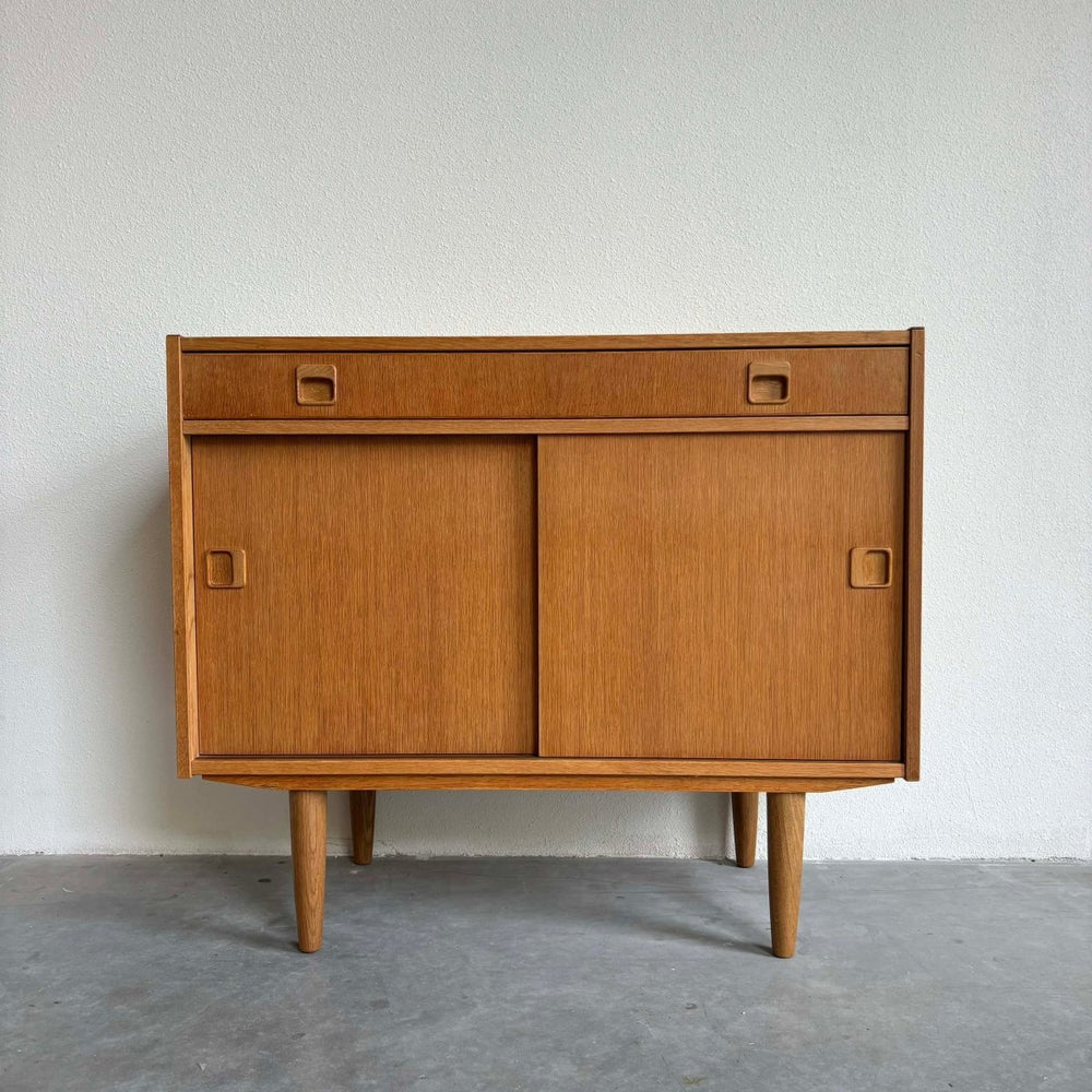 
                  
                    Sideboard eiken lade + deurtjes - LOUI.STORE
                  
                