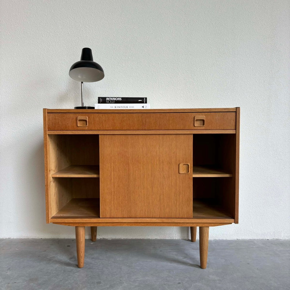 
                  
                    Sideboard eiken lade + deurtjes - LOUI.STORE
                  
                