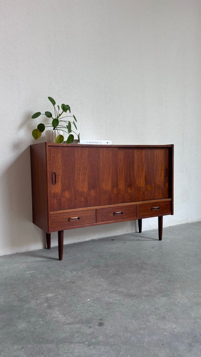 
                  
                    sideboard lades in teak - LOUI.STORE
                  
                