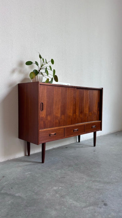 
                  
                    sideboard lades in teak - LOUI.STORE
                  
                