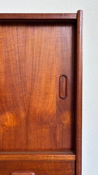 
                  
                    sideboard lades in teak - LOUI.STORE
                  
                
