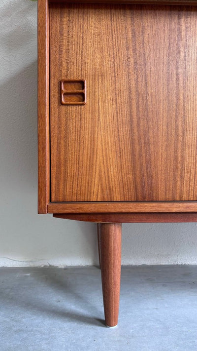 
                  
                    Sideboard lades schuifdeuren - LOUI.STORE
                  
                