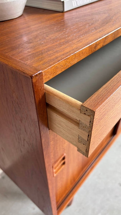 
                  
                    Sideboard lades schuifdeuren - LOUI.STORE
                  
                