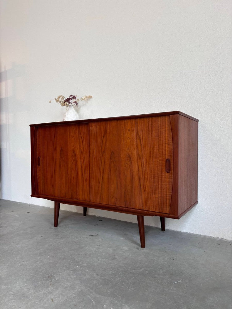 
                  
                    Sideboard ronde rand teak - LOUI.STORE
                  
                