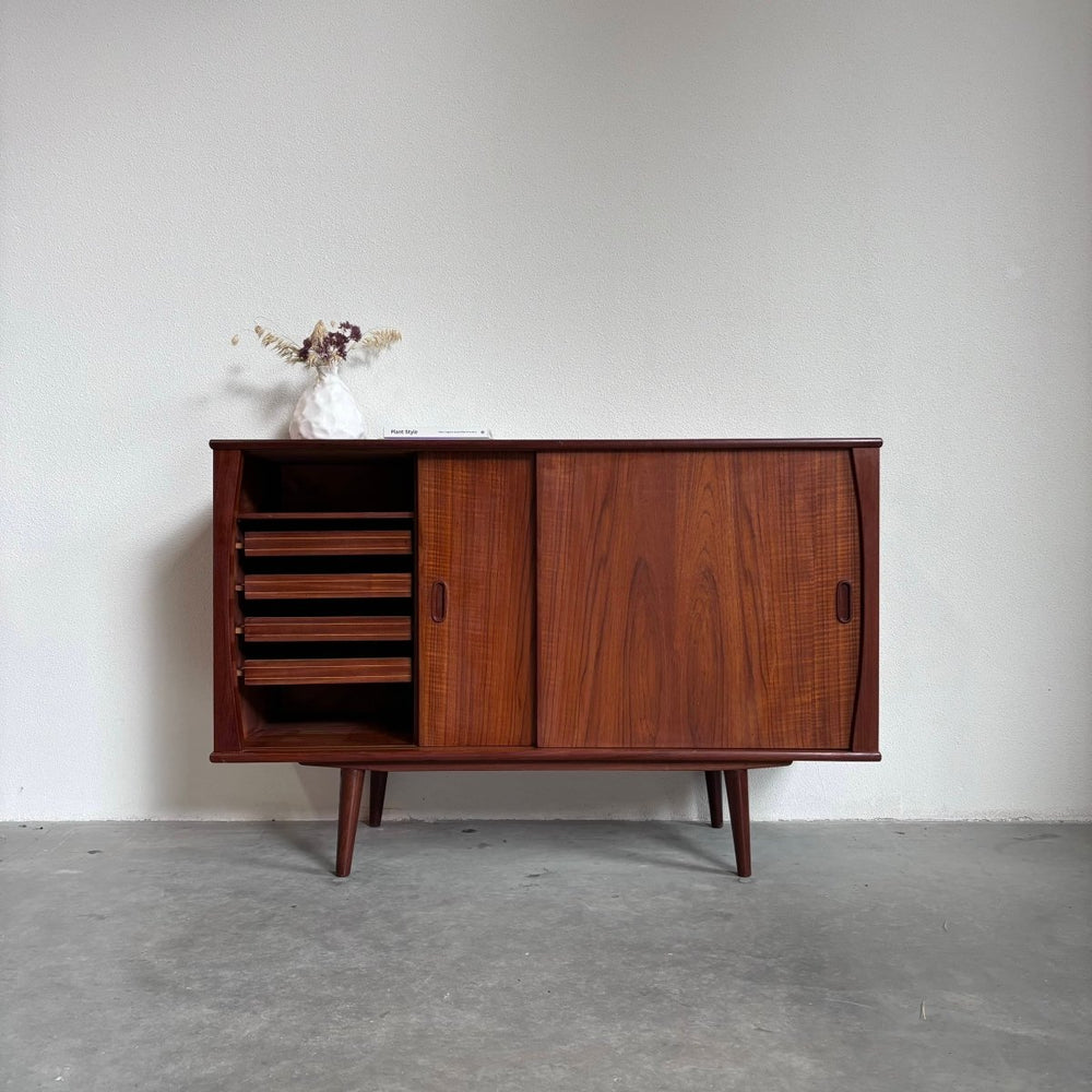 
                  
                    Sideboard ronde rand teak - LOUI.STORE
                  
                