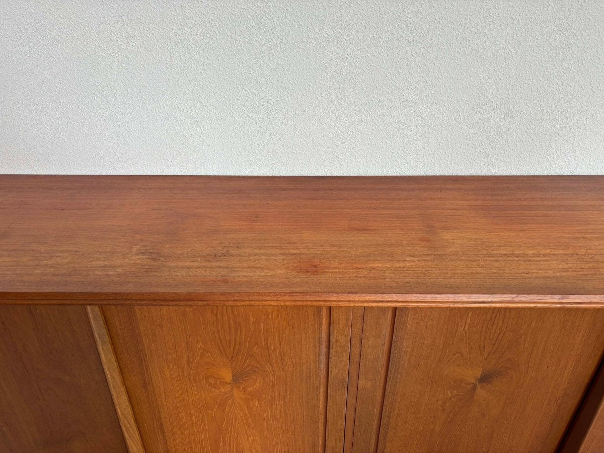 
                  
                    Sideboard teak 4 schuifdeuren EW Bach - LOUI.STORE
                  
                