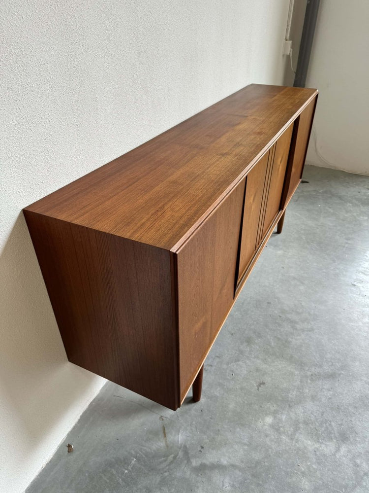 
                  
                    Sideboard teak 4 schuifdeuren EW Bach - LOUI.STORE
                  
                