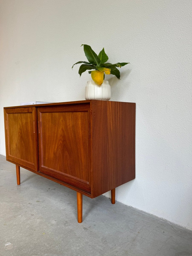 
                  
                    Sideboard teak met lijst - LOUI.STORE
                  
                