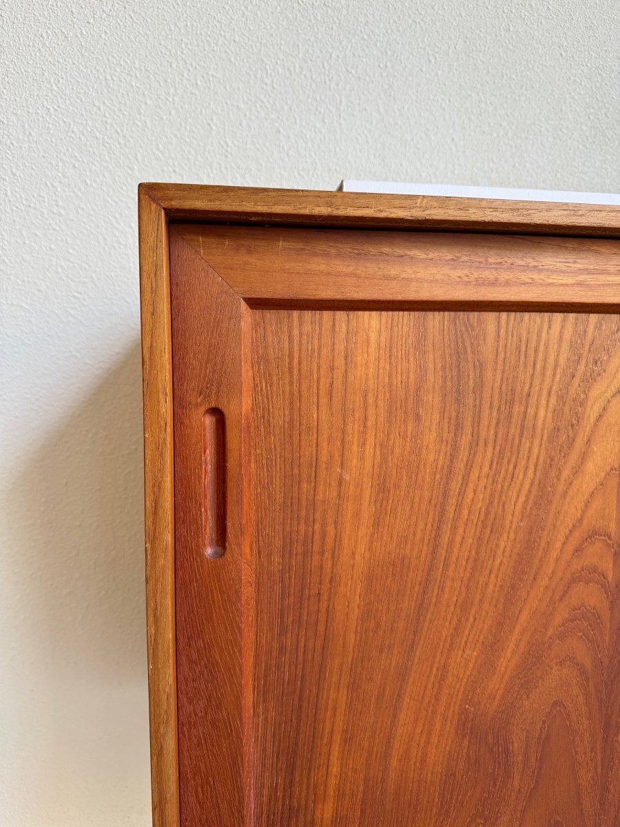 
                  
                    Sideboard teak met lijst - LOUI.STORE
                  
                