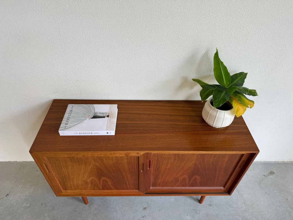 
                  
                    Sideboard teak met lijst - LOUI.STORE
                  
                