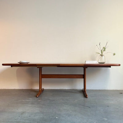 
                  
                    Skovby ovale uitschuifbare eettafel teak, model SM74 - LOUI.STORE
                  
                