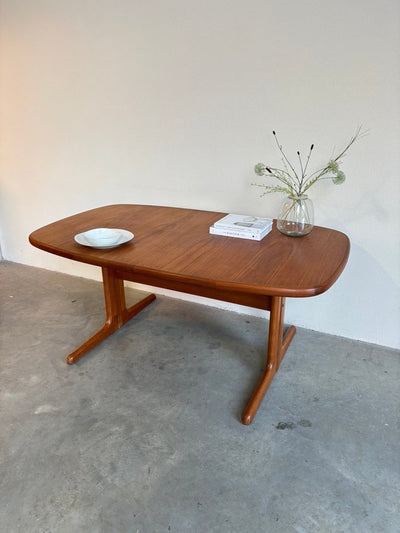 
                  
                    Skovby ovale uitschuifbare eettafel teak, model SM74 - LOUI.STORE
                  
                