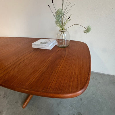 
                  
                    Skovby ovale uitschuifbare eettafel teak, model SM74 - LOUI.STORE
                  
                