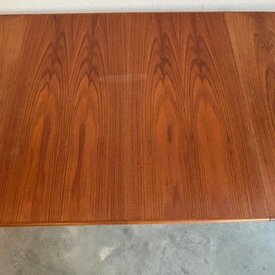 
                  
                    Skovby ovale uitschuifbare eettafel teak, model SM74 - LOUI.STORE
                  
                