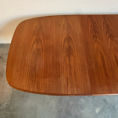 
                  
                    Skovby ovale uitschuifbare eettafel teak, model SM74 - LOUI.STORE
                  
                