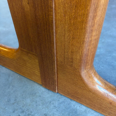 
                  
                    Skovby ovale uitschuifbare eettafel teak, model SM74 - LOUI.STORE
                  
                