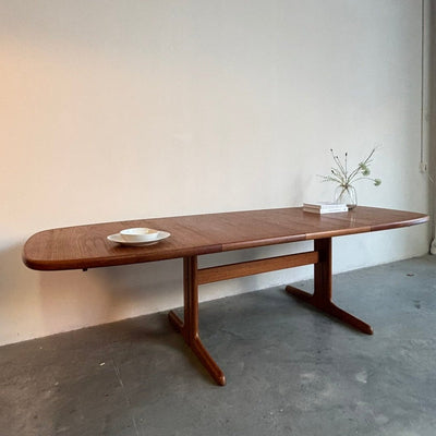 
                  
                    Skovby ovale uitschuifbare eettafel teak, model SM74 - LOUI.STORE
                  
                