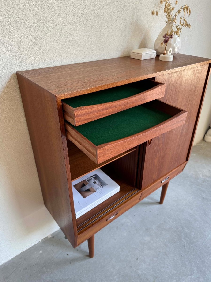 
                  
                    Smal highboard teak - LOUI.STORE
                  
                