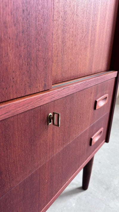 
                  
                    Smal highboard teak - LOUI.STORE
                  
                