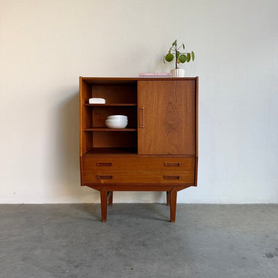 Smal teak highboard met lades en schuifdeuren - LOUI