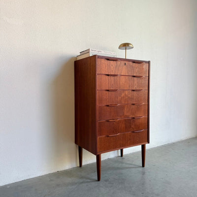 
                  
                    Smalle vintage ladekast 6* teak - LOUI
                  
                