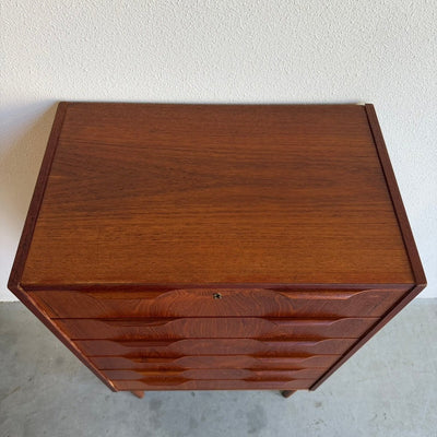 
                  
                    Smalle vintage ladekast 6* teak - LOUI
                  
                