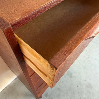 
                  
                    Smalle vintage ladekast 6* teak - LOUI
                  
                