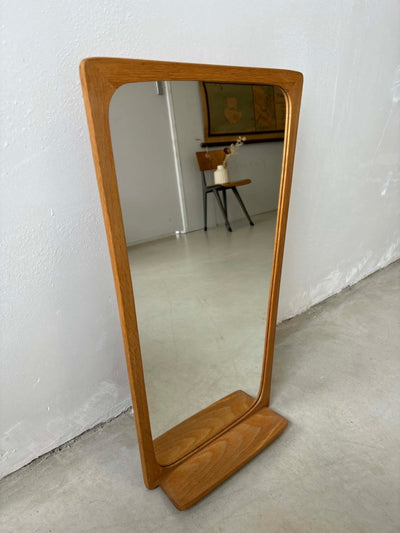 
                  
                    Spiegel eiken met plankje - LOUI.STORE
                  
                