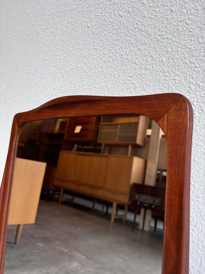 
                  
                    Spiegel teak sierlijke lijst - LOUI.STORE
                  
                