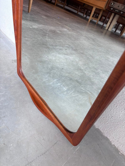 
                  
                    Spiegel teak sierlijke lijst - LOUI.STORE
                  
                