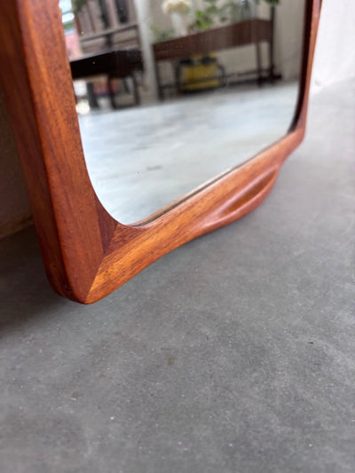 
                  
                    Spiegel teak sierlijke lijst - LOUI.STORE
                  
                