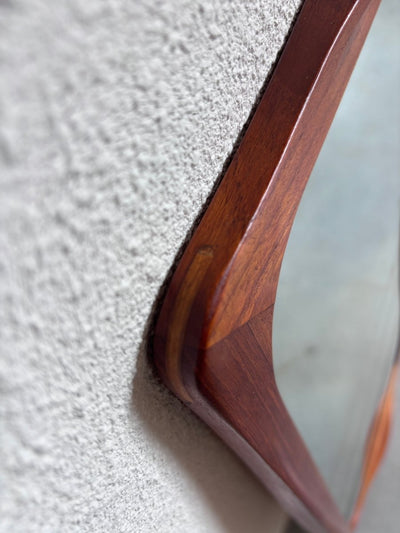 
                  
                    Spiegel teak sierlijke lijst - LOUI.STORE
                  
                