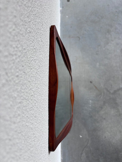 
                  
                    Spiegel teak sierlijke lijst - LOUI.STORE
                  
                