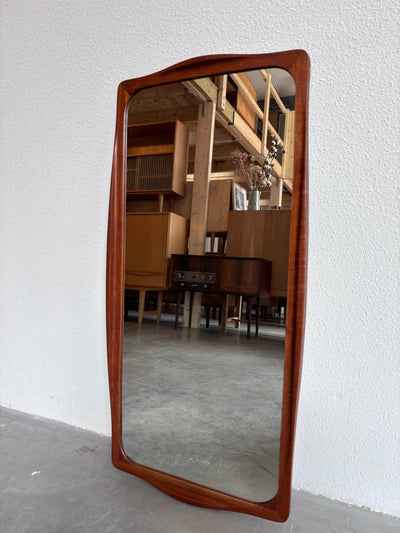 
                  
                    Spiegel teak sierlijke lijst - LOUI.STORE
                  
                