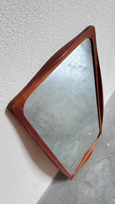 
                  
                    Spiegel teak sierlijke lijst - LOUI.STORE
                  
                