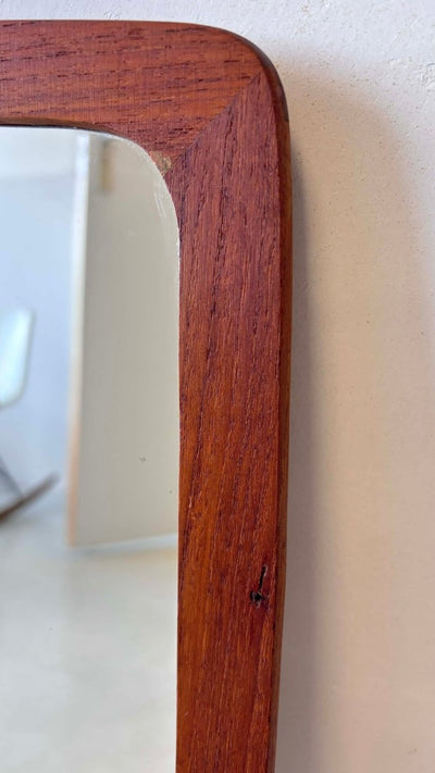 
                  
                    Spiegel teak tapstoelopend - LOUI.STORE
                  
                