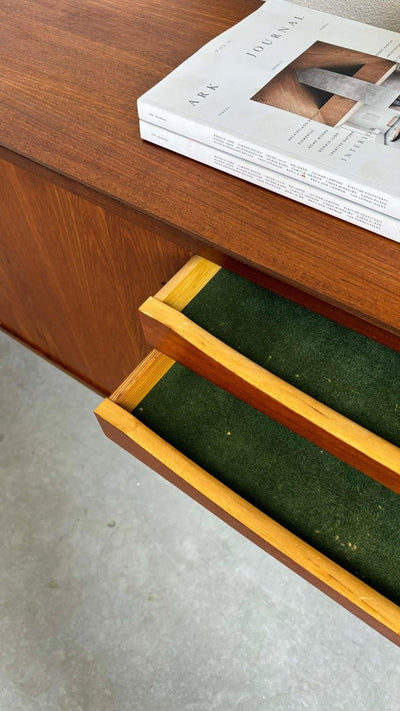 
                  
                    Strak lowboard teak - LOUI.STORE
                  
                