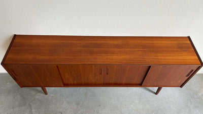 
                  
                    Strak lowboard teak - LOUI.STORE
                  
                