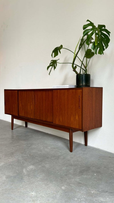 
                  
                    Strak lowboard teak - LOUI.STORE
                  
                