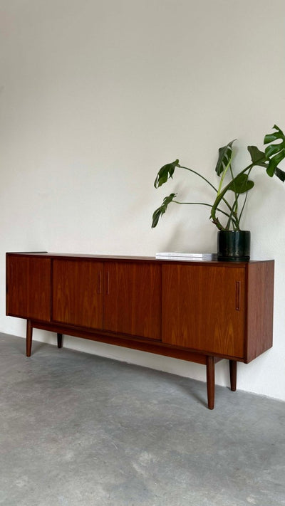 
                  
                    Strak lowboard teak - LOUI.STORE
                  
                