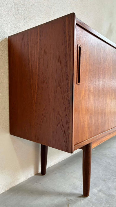 
                  
                    Strak lowboard teak - LOUI.STORE
                  
                