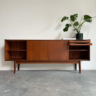 
                  
                    Strak lowboard teak - LOUI.STORE
                  
                