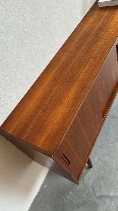 
                  
                    Strak lowboard teak - LOUI.STORE
                  
                