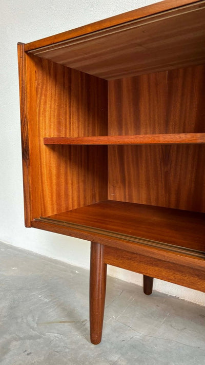 
                  
                    Strak lowboard teak - LOUI.STORE
                  
                