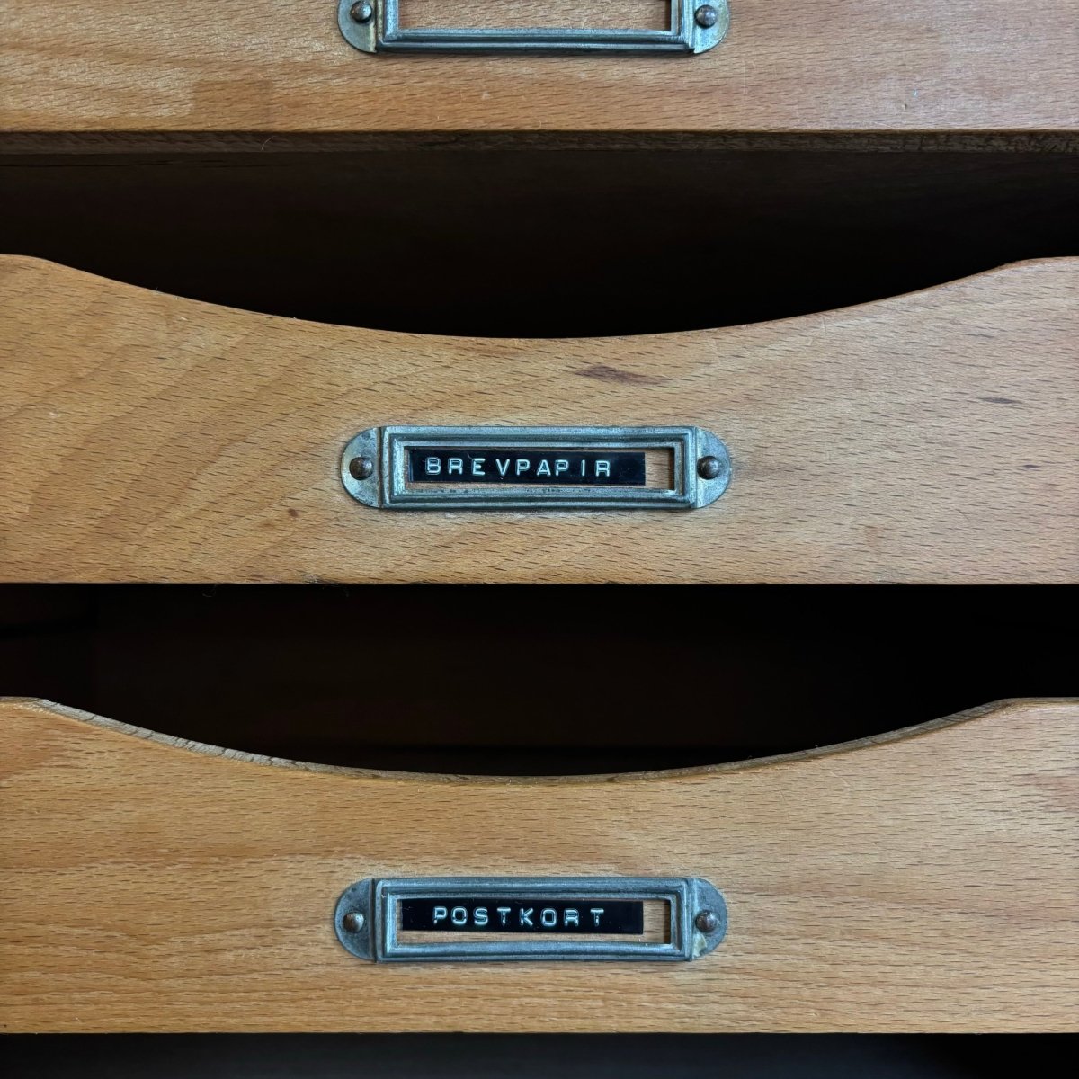 
                  
                    Tambourkast - archiefkast eiken - LOUI.STORE
                  
                