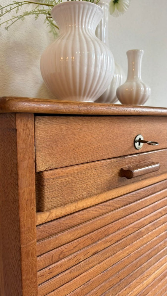 
                  
                    Tambourkast - archiefkast eiken - LOUI.STORE
                  
                