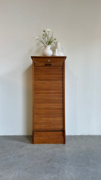 
                  
                    Tambourkast - archiefkast eiken - LOUI.STORE
                  
                